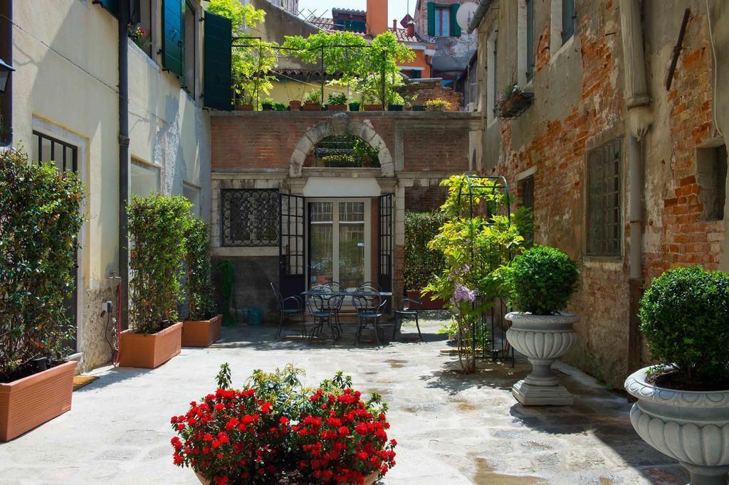 Savoia E Jolanda Apartments Venedig Zimmer foto